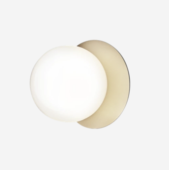 Liila 1 Medium IP44 nordic gold/opal wandlamp Nuura 