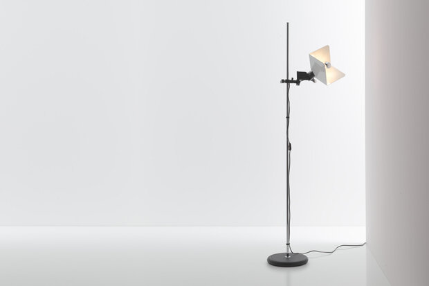 Triedro vloerlamp Stilnovo